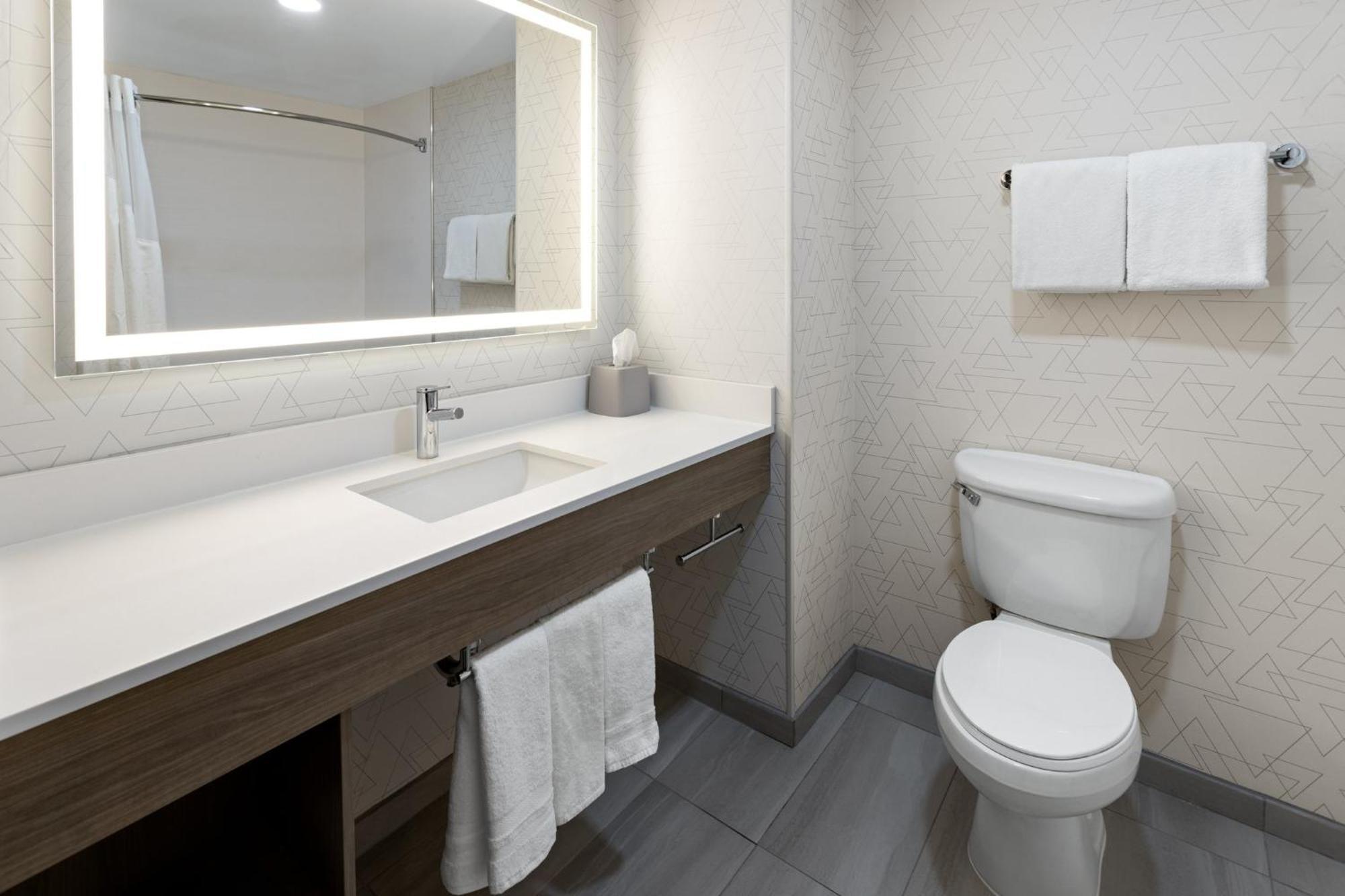 Holiday Inn Express Hotel & Suites Freeport By Ihg Экстерьер фото